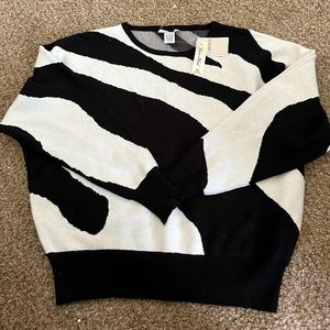Sweater, black and white pattern, new, size L